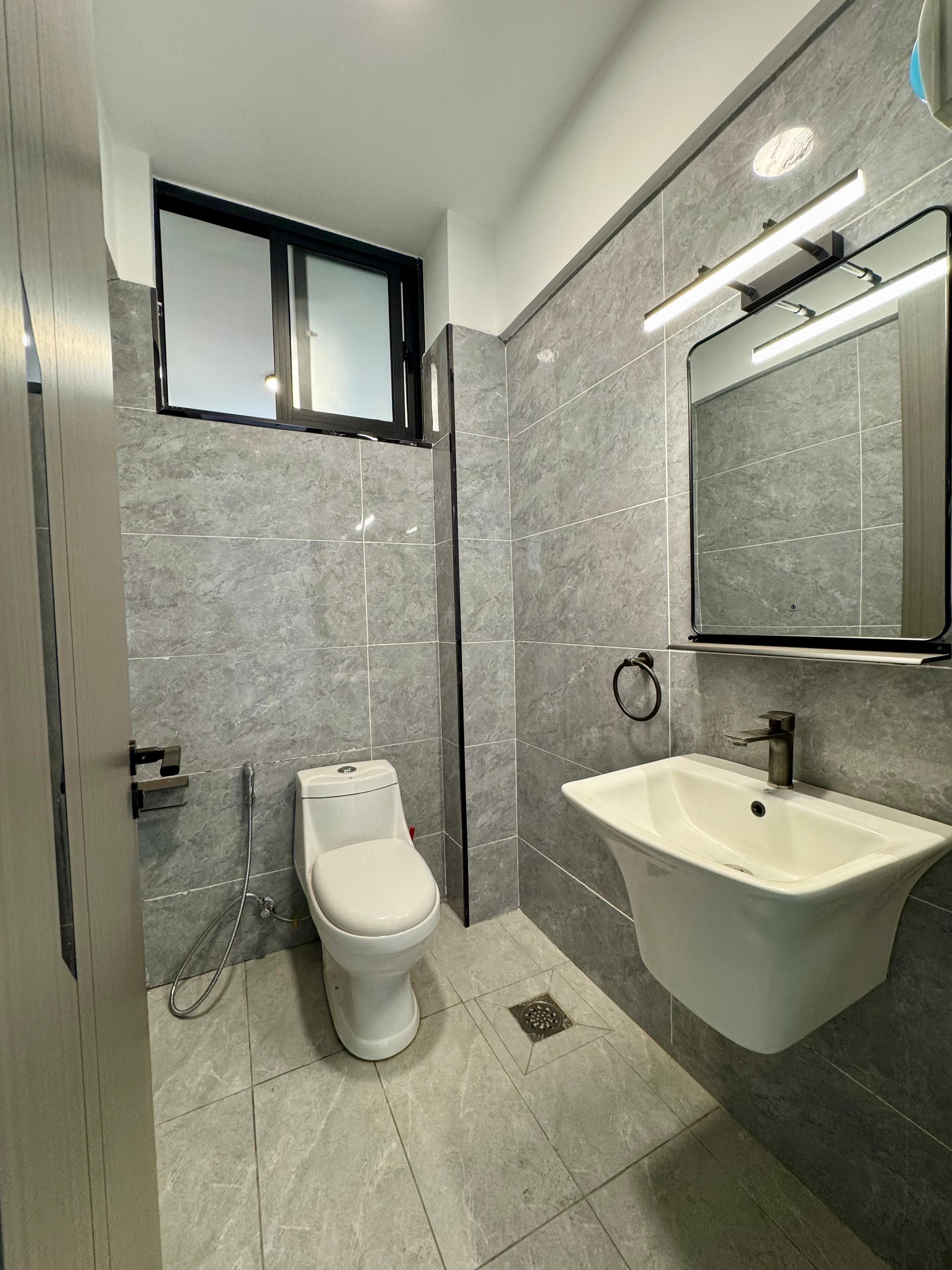 Sunrise Apartments image 5