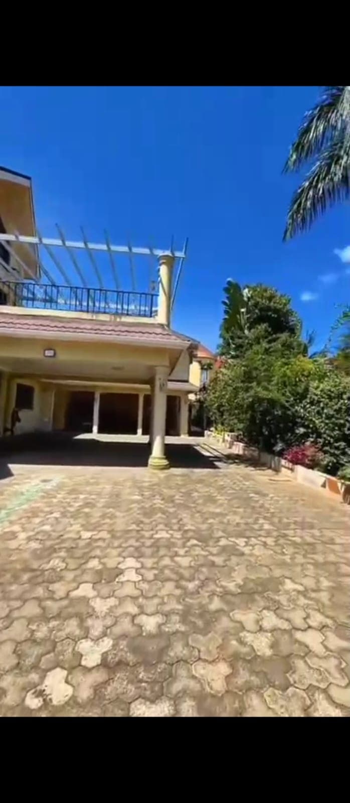 HOUSE image 3