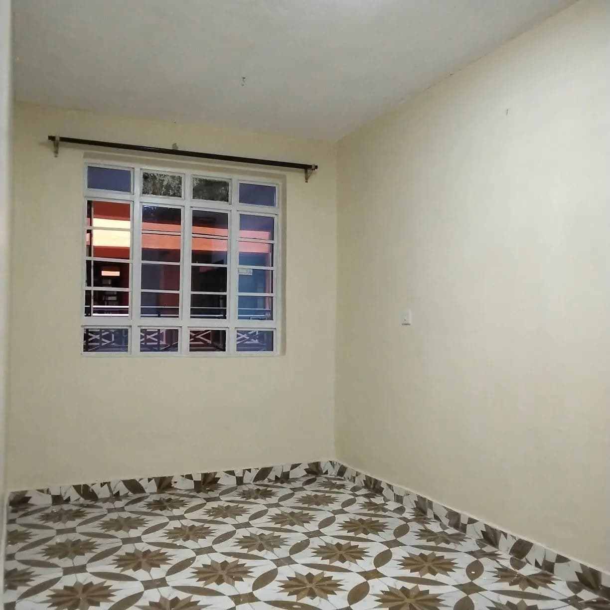 One Bedrooms behind OTTOMAT image 3